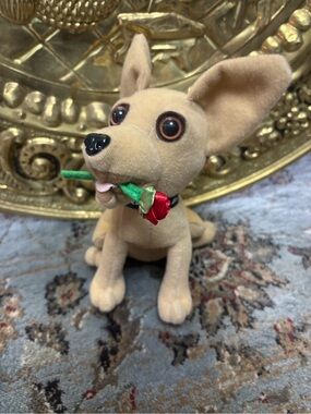 ‘Yo Quiero Taco Bell” Plush Tan Chihuahua Dog Iconic Toy with Rose